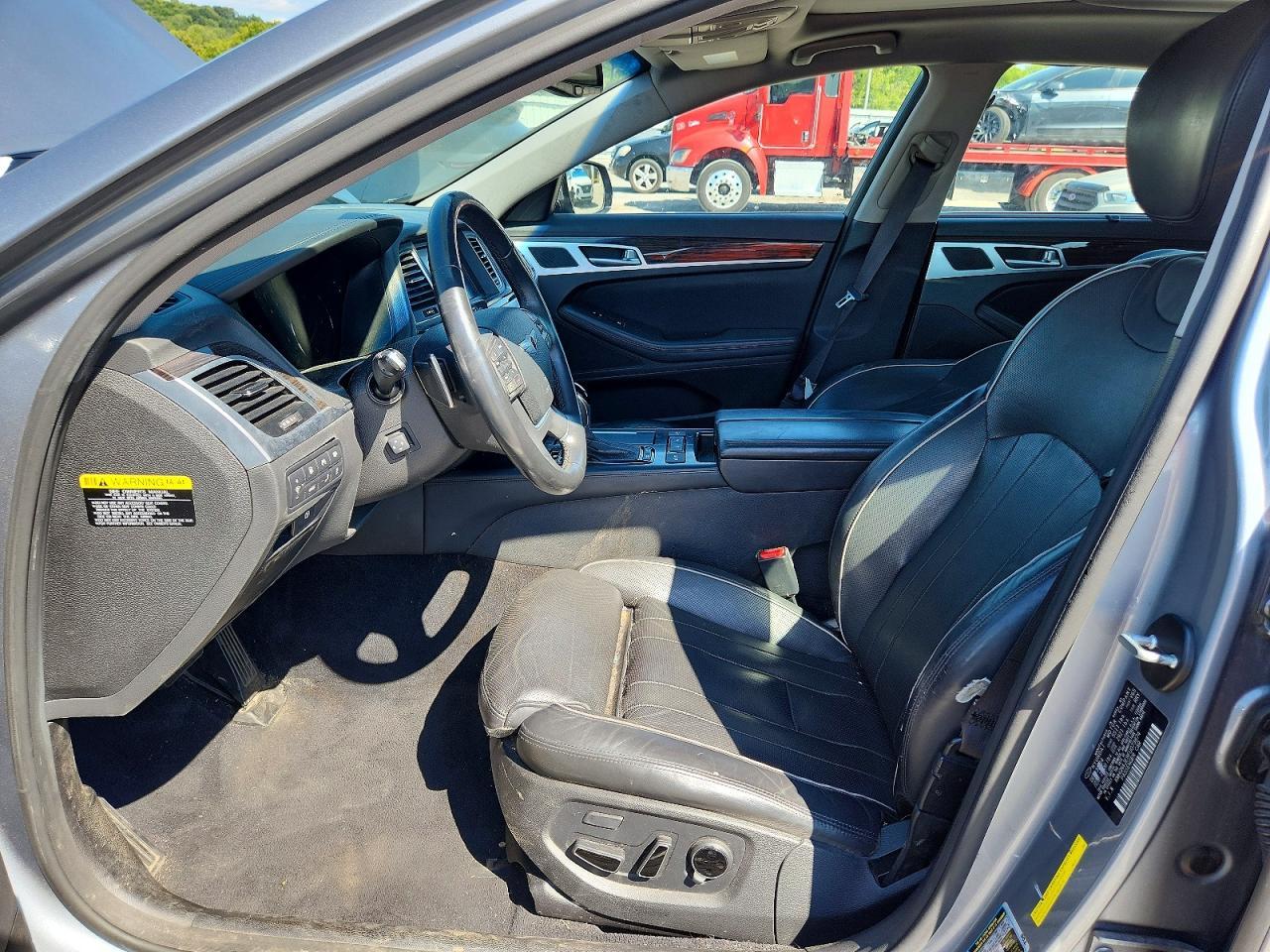 2015 Hyundai Genesis 3.8L - Image 7