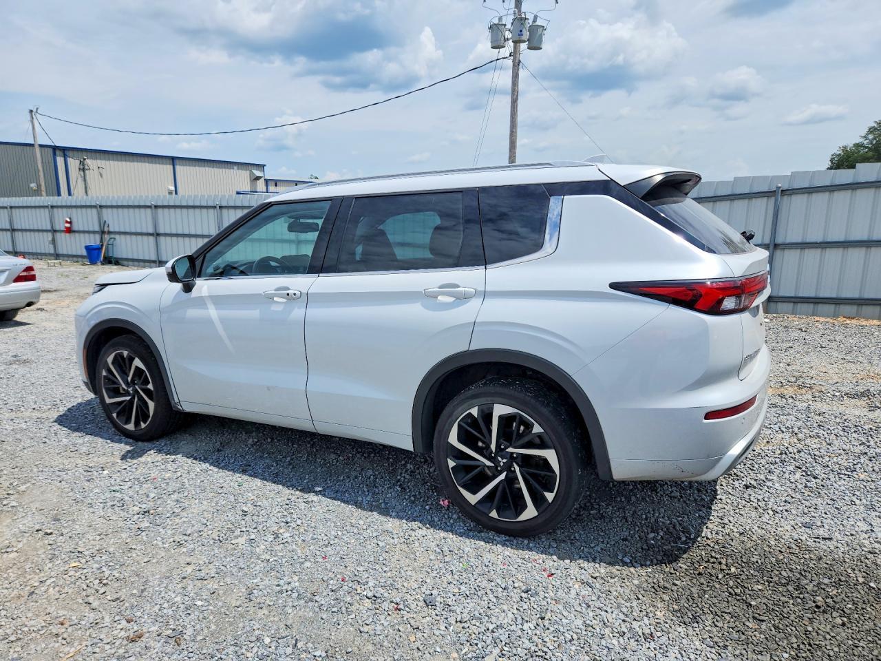 2022 Mitsubishi Outlander Sel - Фото 2