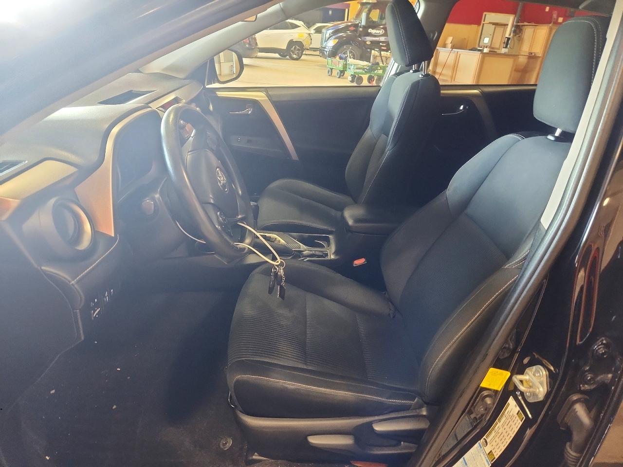 2015 Toyota Rav4 Xle - Image 7
