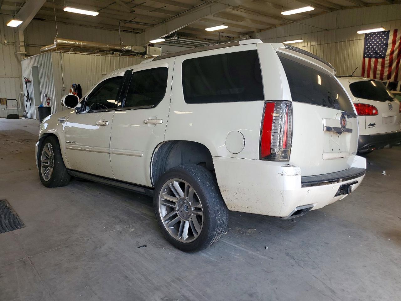 2014 Cadillac Escalade Premium - Image 2