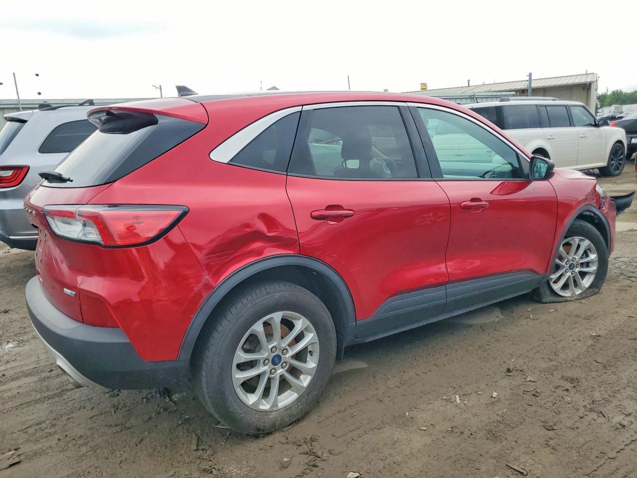 2020 Ford Escape Se - Фото 3