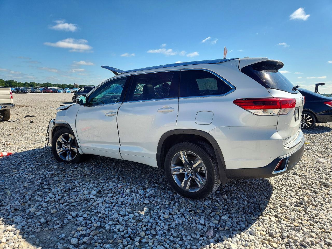 2017 Toyota Highlander Limited - Image 2