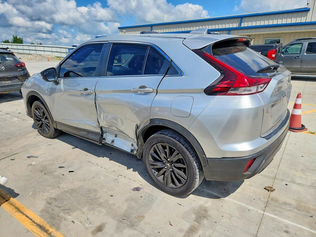 2023 Mitsubishi Eclipse Cross Le - Фото 2