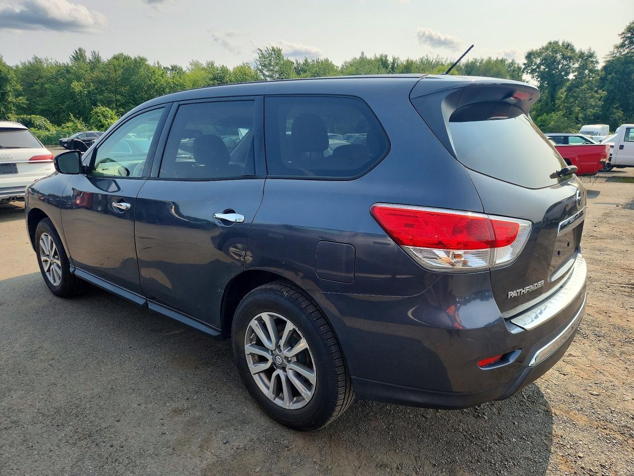 2013 Nissan Pathfinder S - Фото 2
