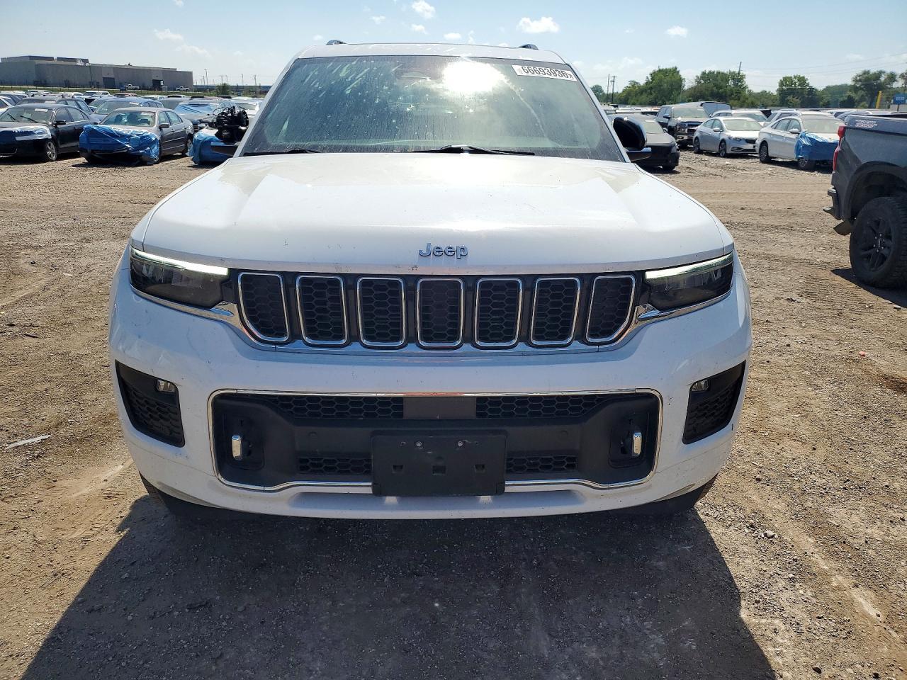 2023 Jeep Grand Cherokee L Overland - Image 5