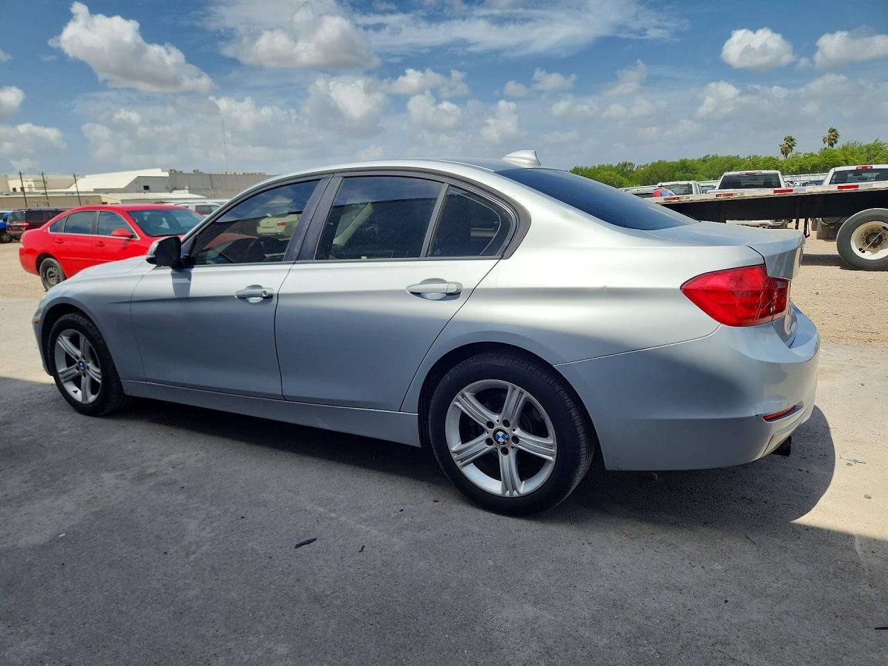 2014 BMW 320 I - Image 2