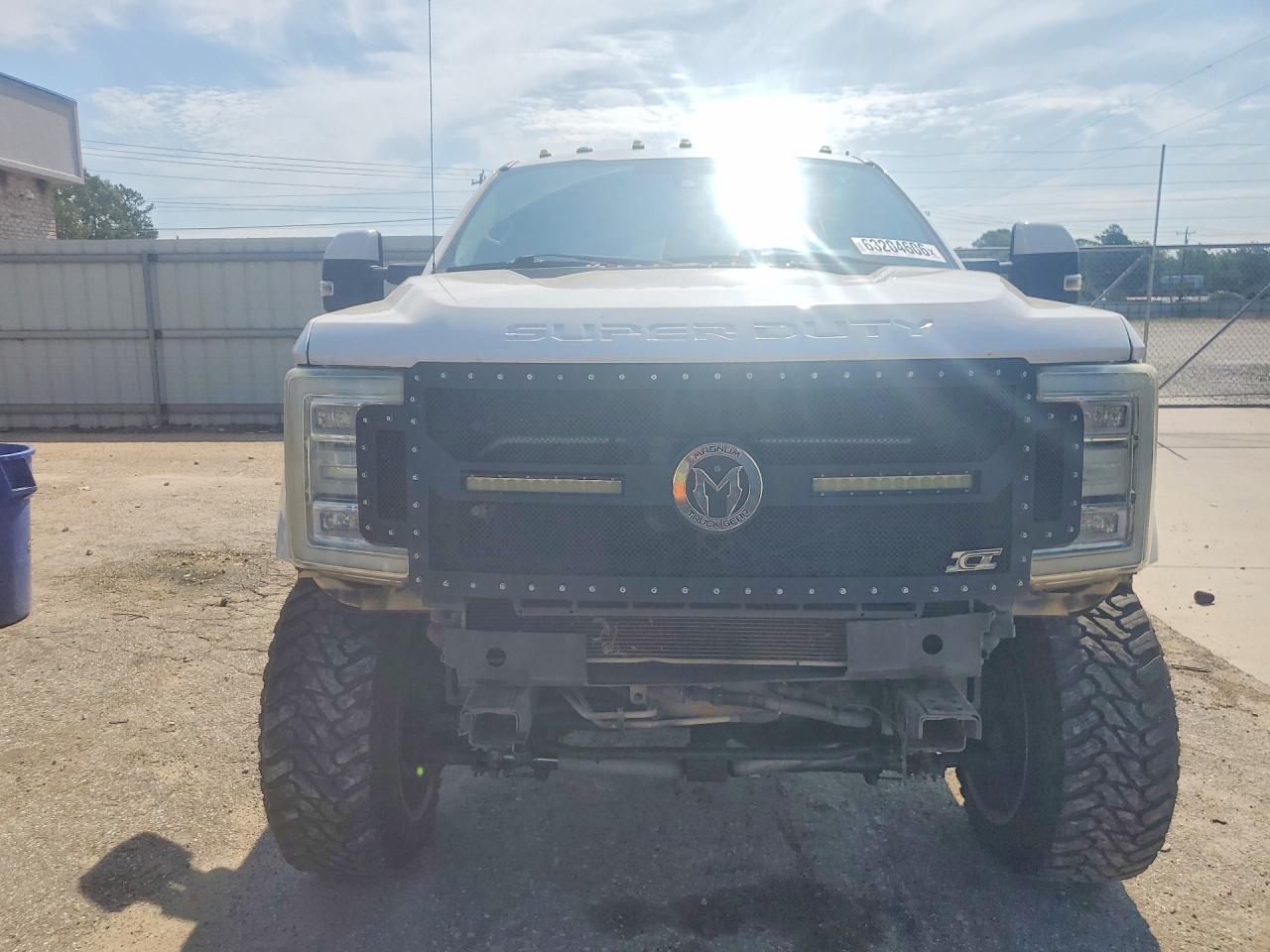 2017 Ford F250 Super Duty - Image 5