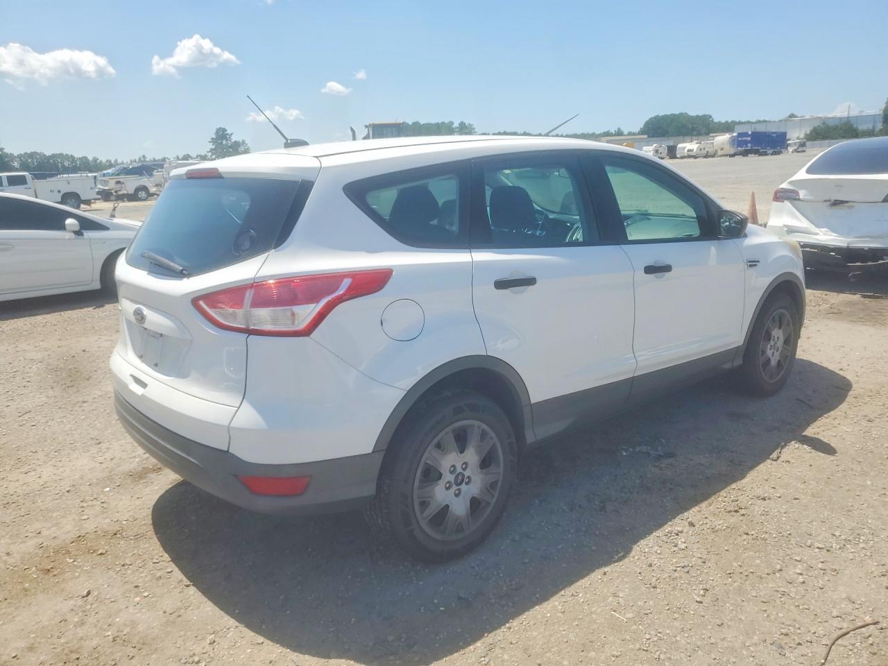 2014 Ford Escape S - Фото 3