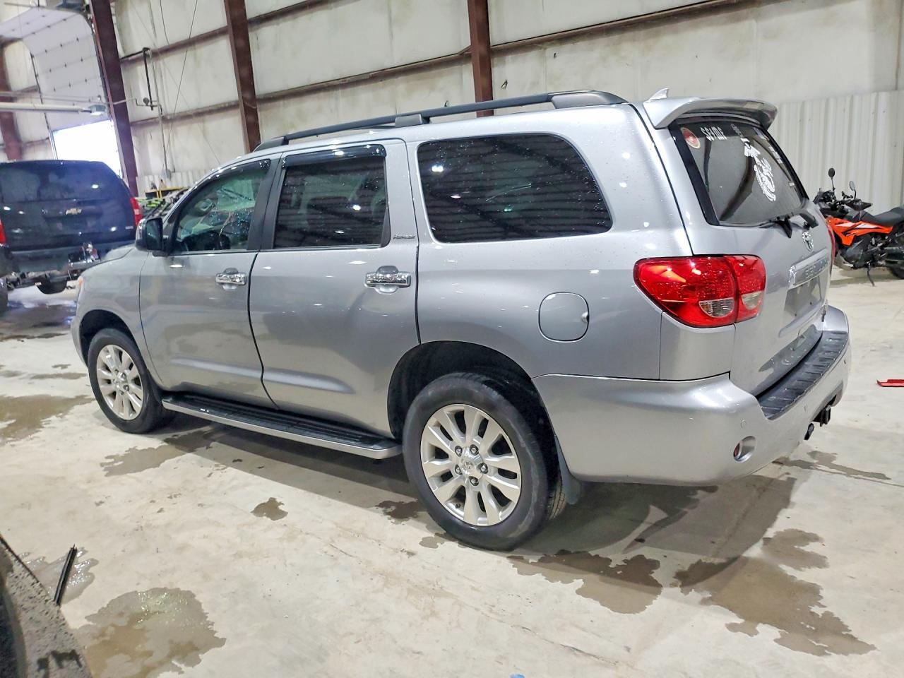 2012 Toyota Sequoia Platinum - Фото 2