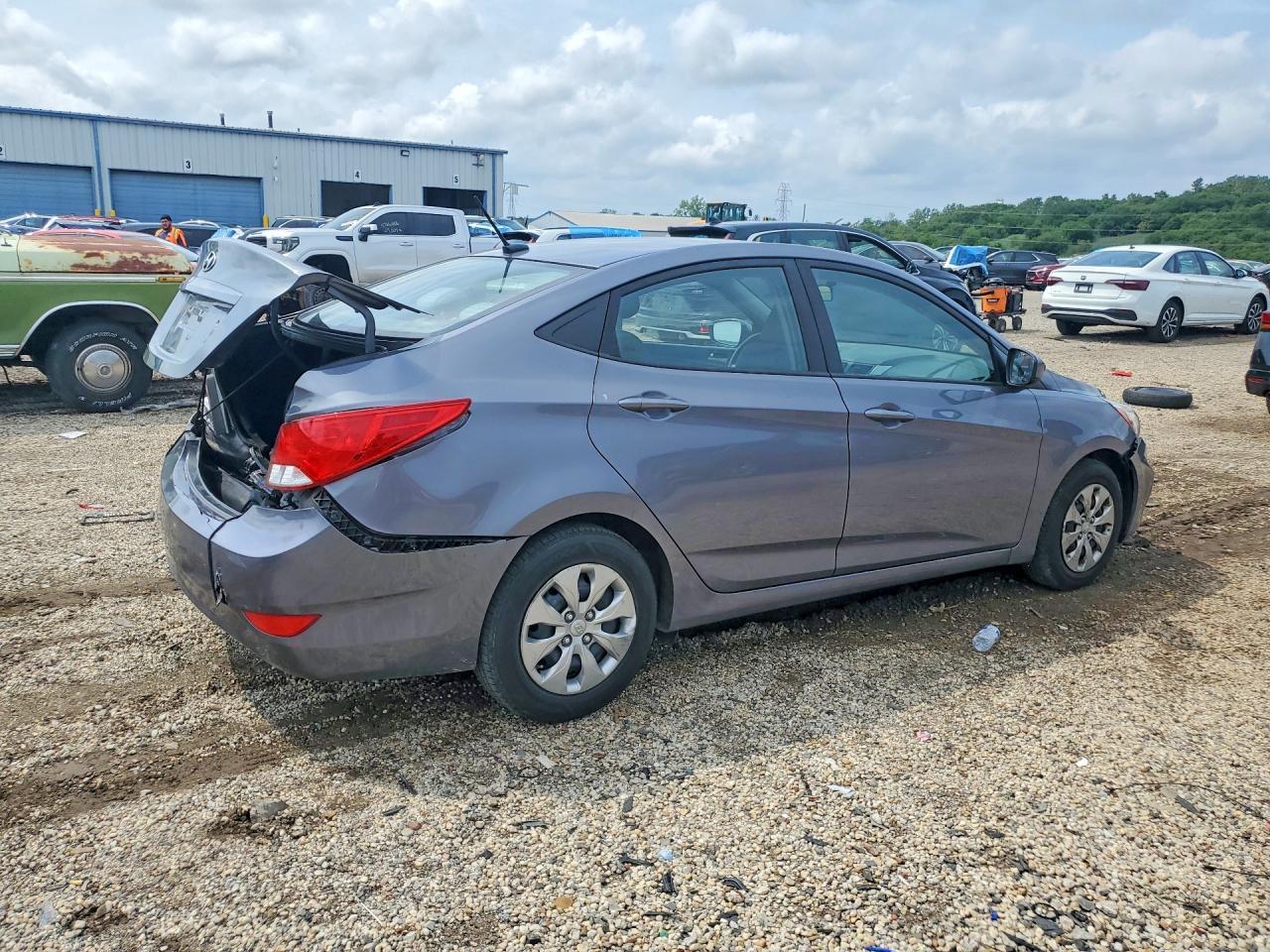 2017 Hyundai Accent Se - Image 3