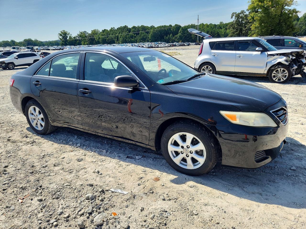 2011 Toyota Camry Le - Image 4
