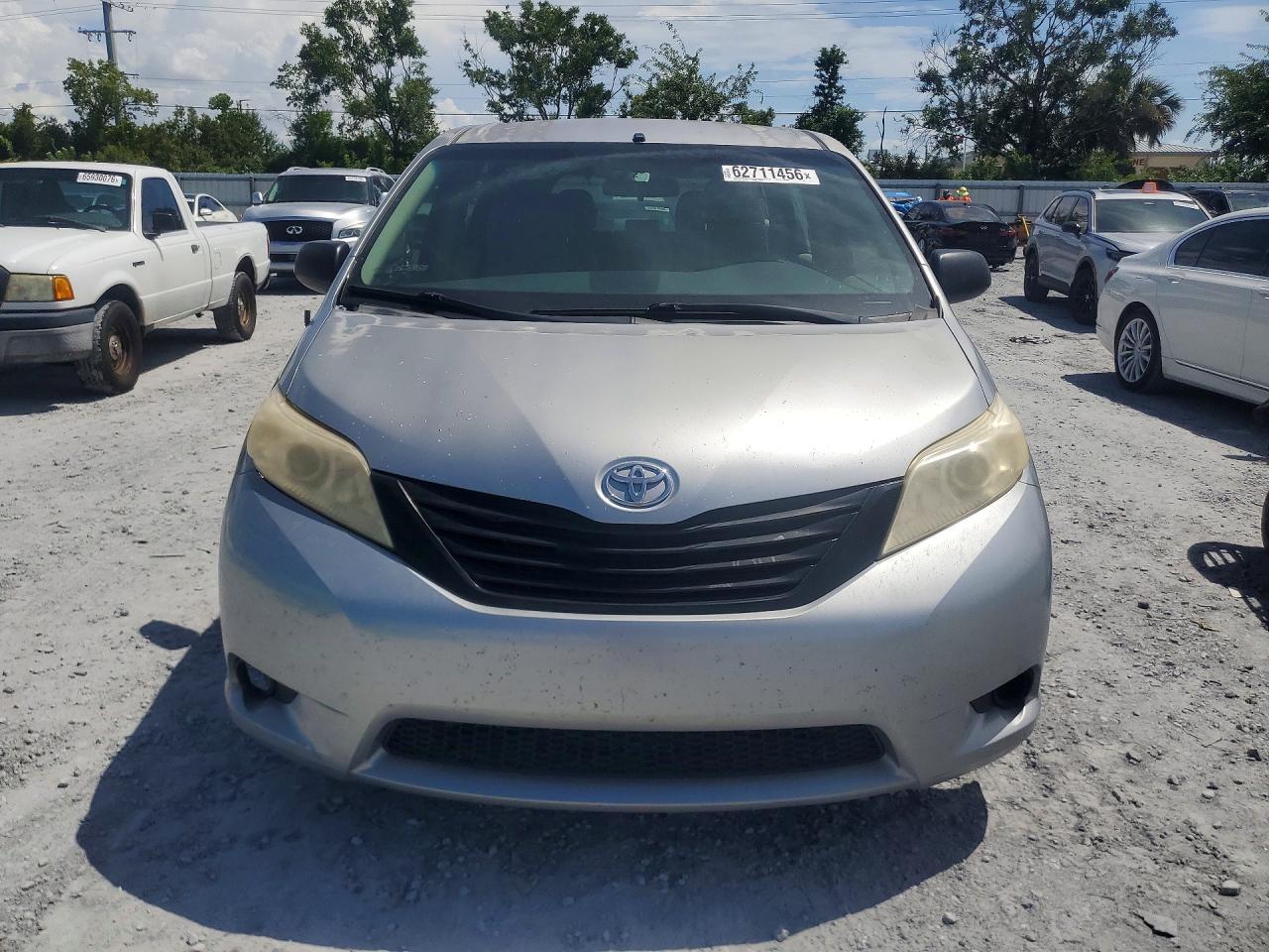 2011 Toyota Sienna Base 7-Passenger - Фото 5