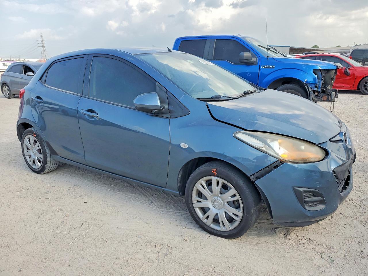 2014 Mazda 2 - Image 4