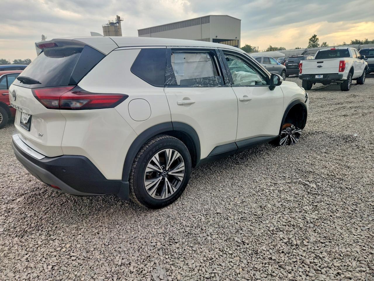 2023 Nissan Rogue Sv - Image 3