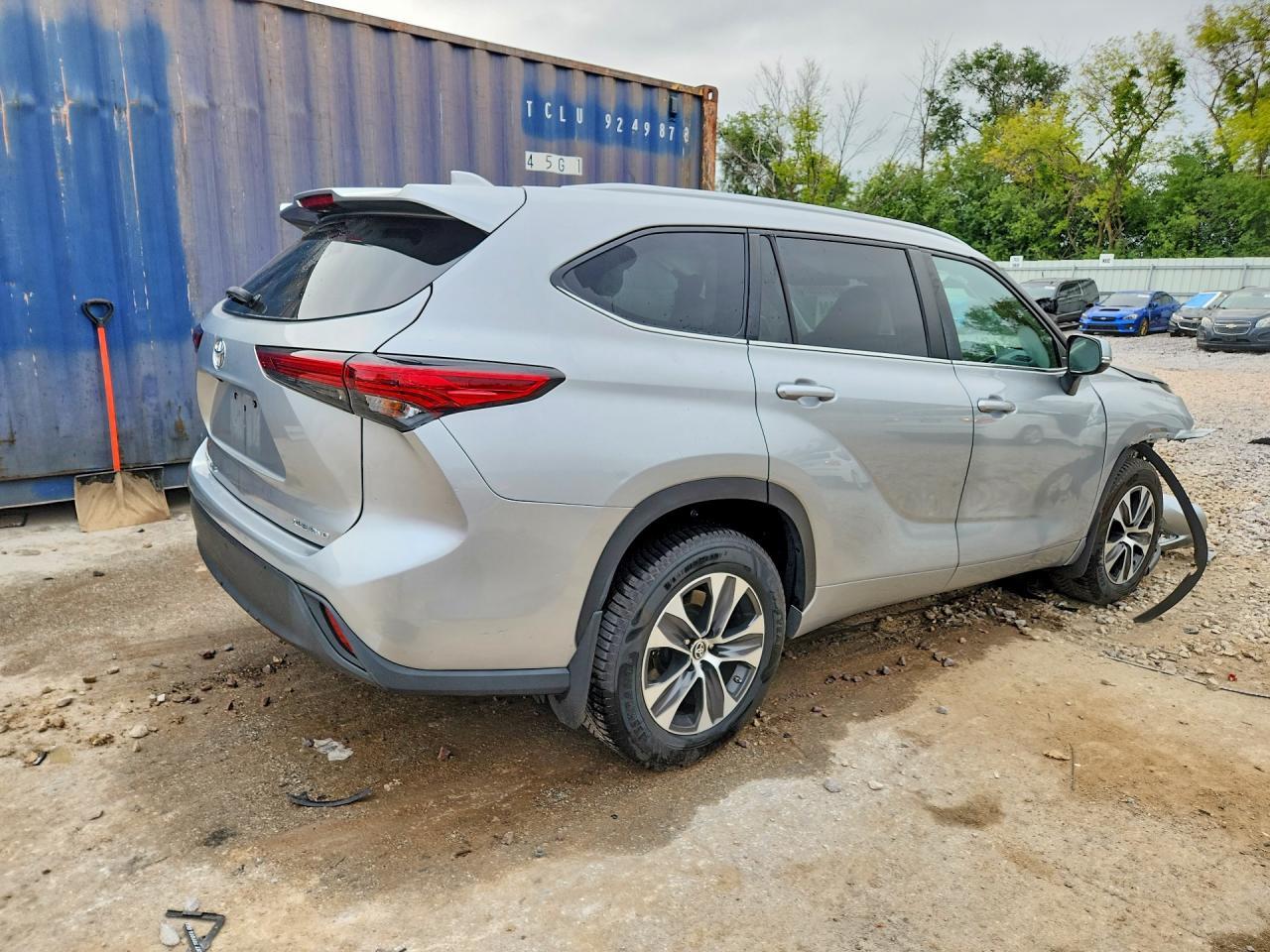 2023 Toyota Highlander Xle - Image 3