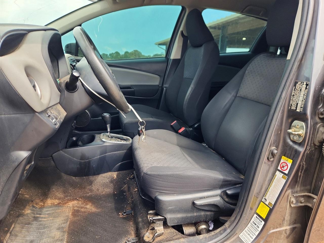 2016 Toyota Yaris 5-Door Le - Image 7