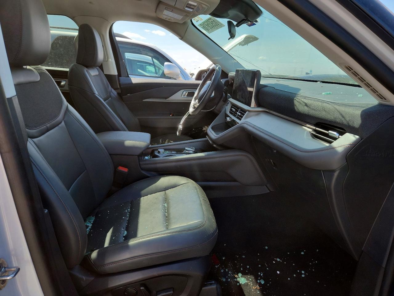 2025 Ford Explorer Active - Image 7