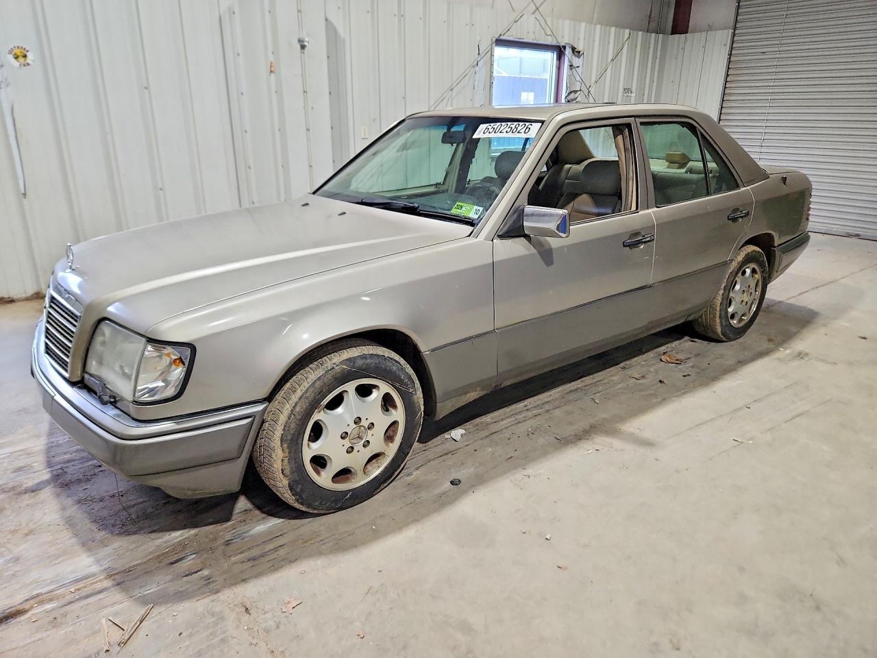 1995 Mercedes-Benz E 320 Base