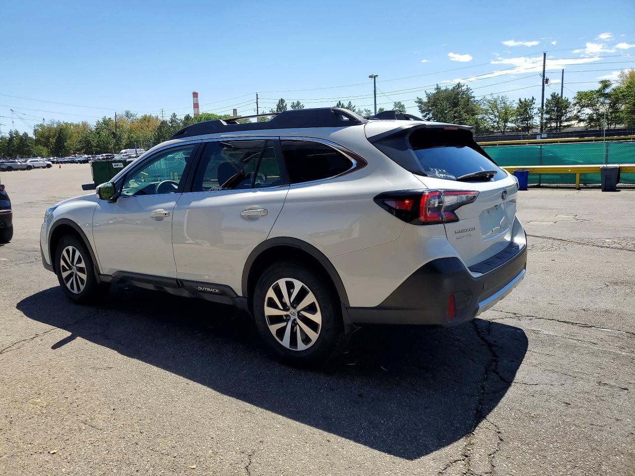 2020 Subaru Outback Premium - Фото 2