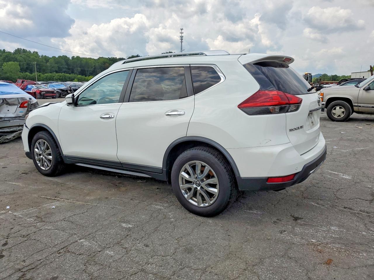 2019 Nissan Rogue Sv - Image 2
