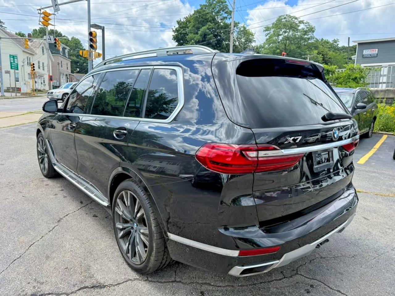 2019 BMW X7 xDrive50I - Фото 2