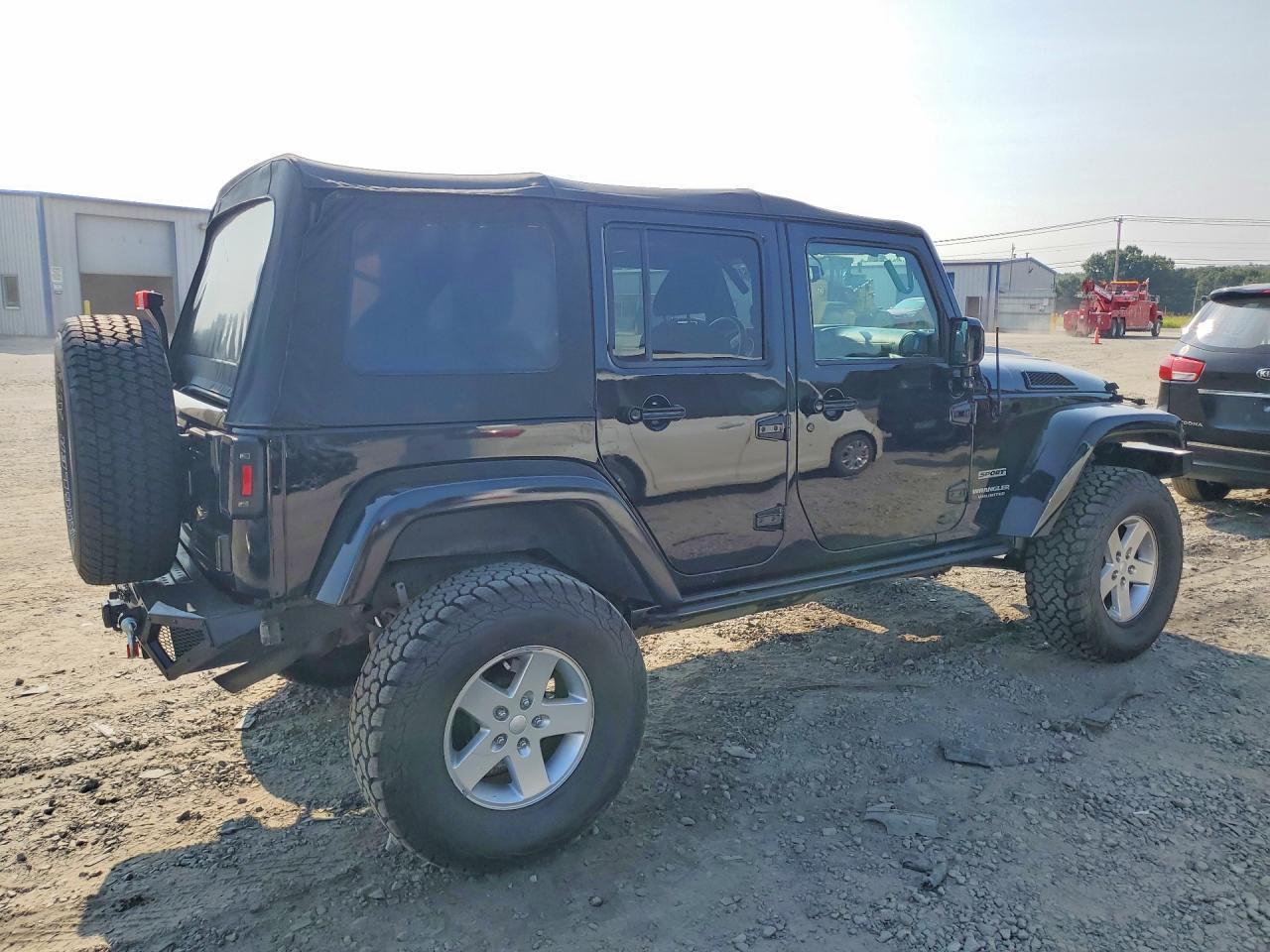 2015 Jeep Wrangler Unlimited Sport - Image 3