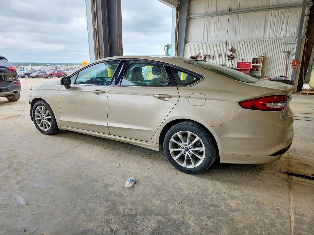 2017 Ford Fusion Se - Фото 2