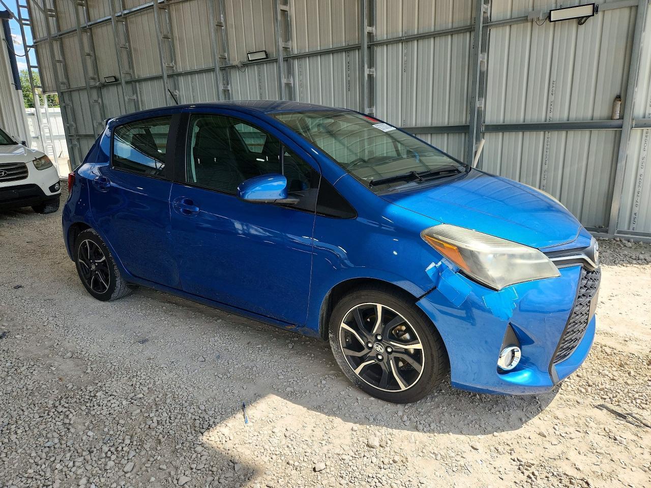 2015 Toyota Yaris 5-Door Se - Фото 4