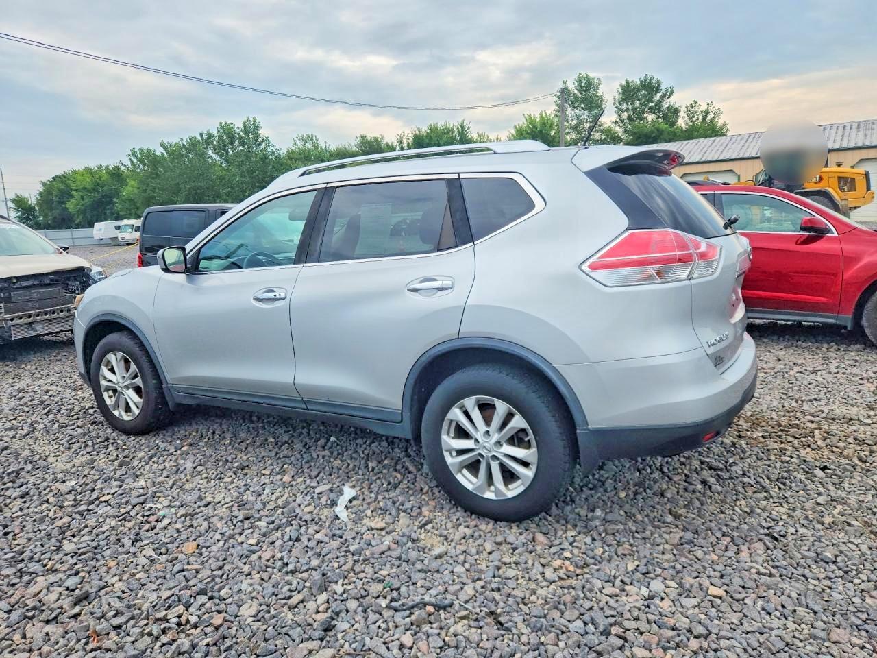 2016 Nissan Rogue Sv - Image 2