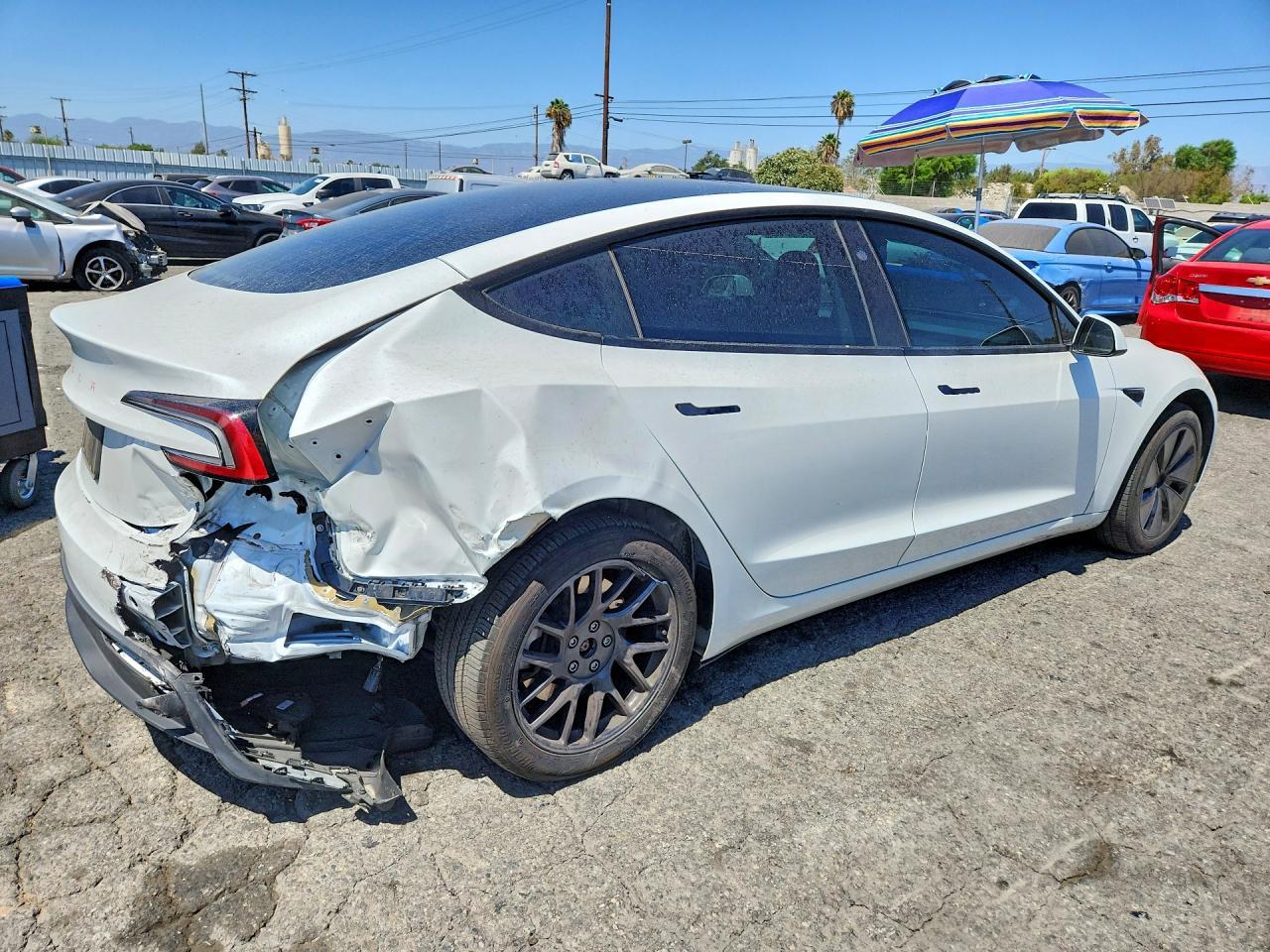 2025 Tesla Model 3 - Фото 3