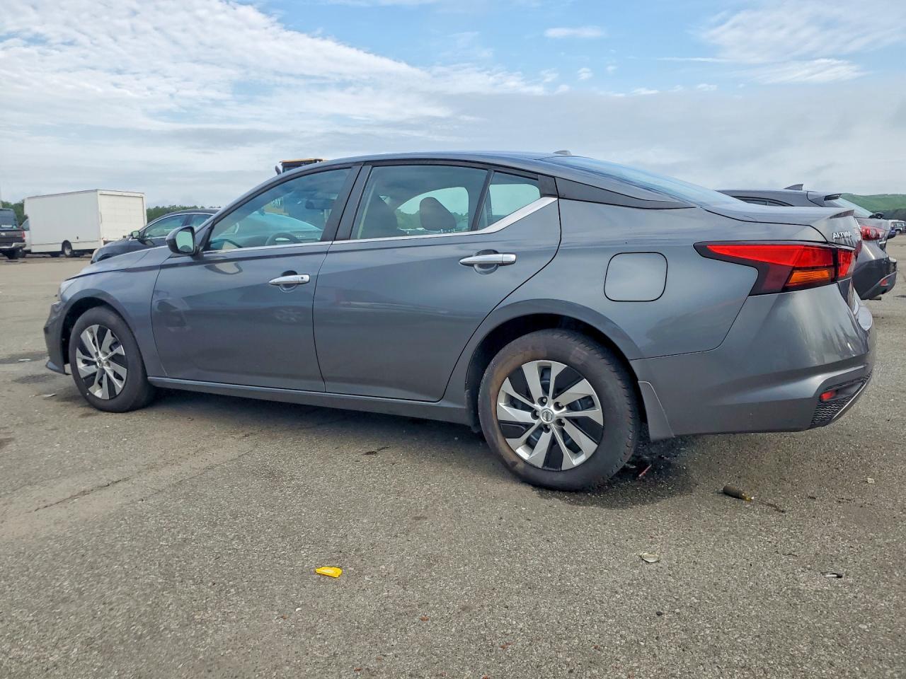 2020 Nissan Altima S - Фото 2