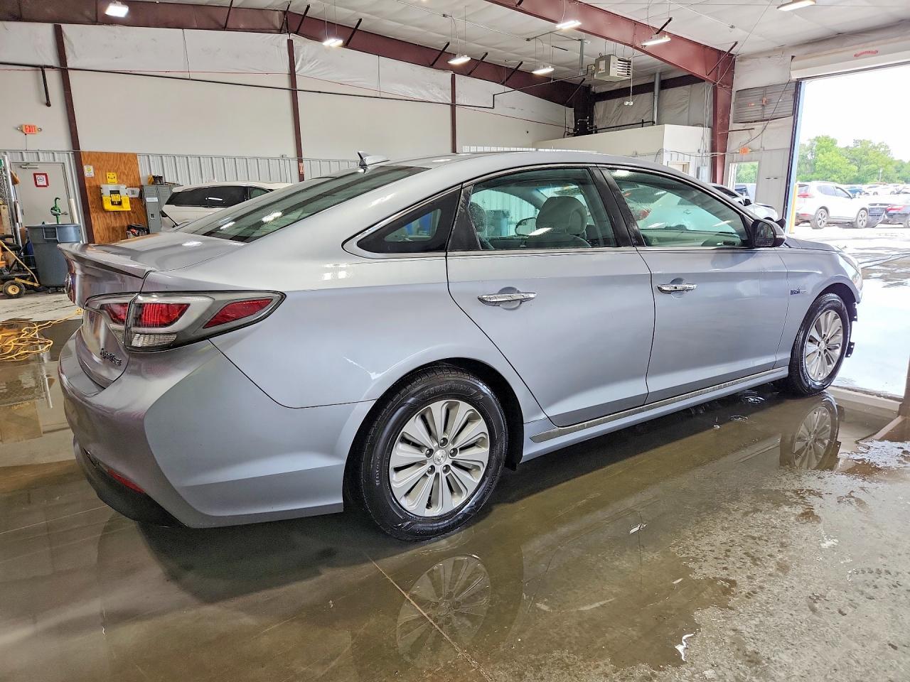 2017 Hyundai Sonata Hybrid Se - Image 3