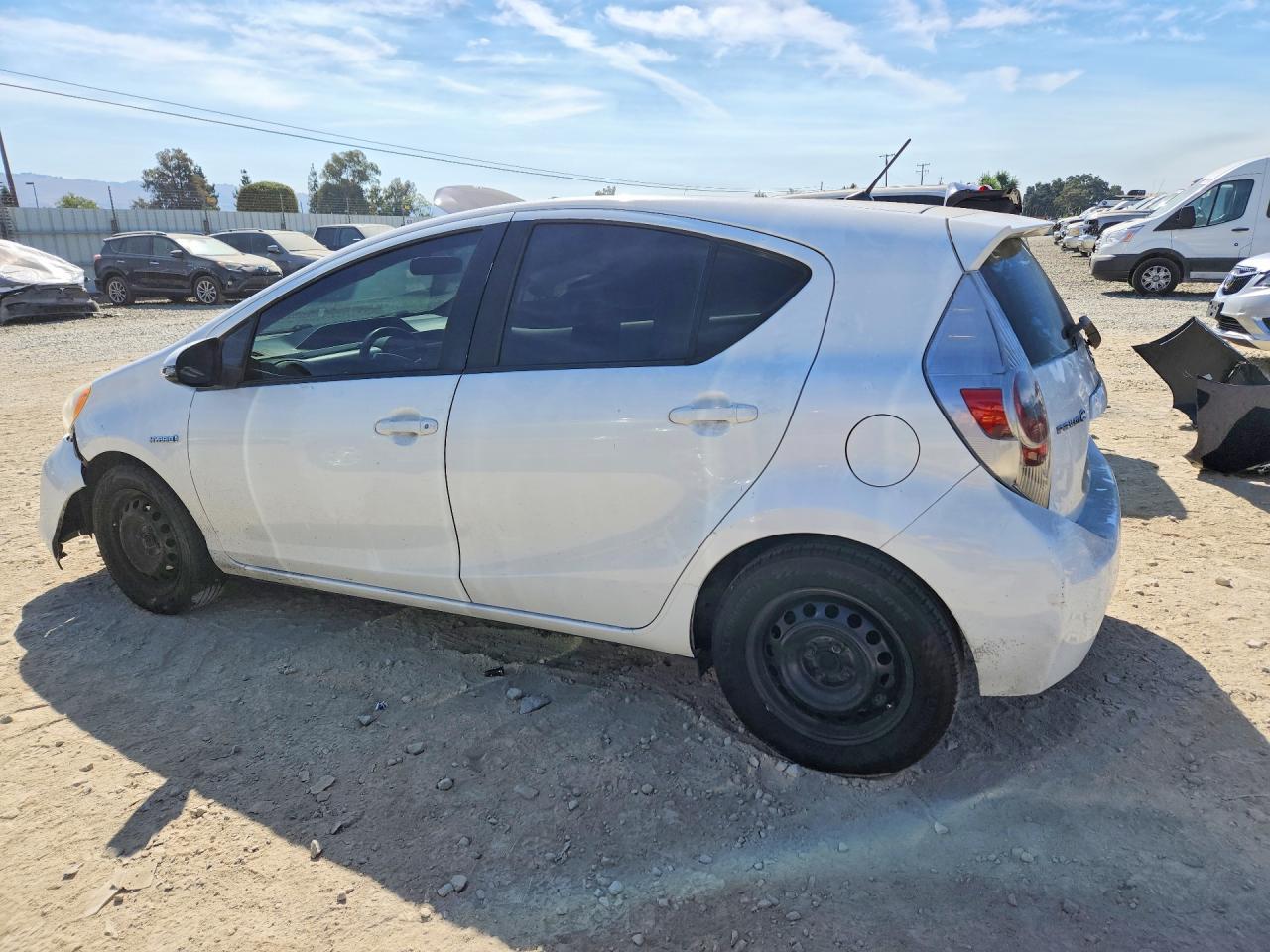 2014 Toyota Prius C One - Фото 2