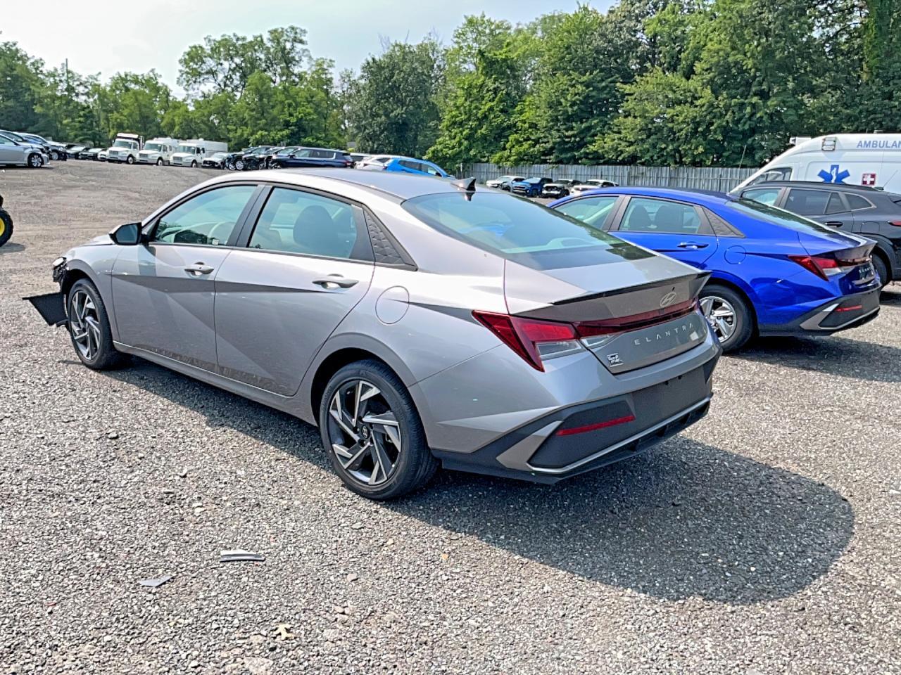 2025 Hyundai Elantra Sel Sport - Image 3