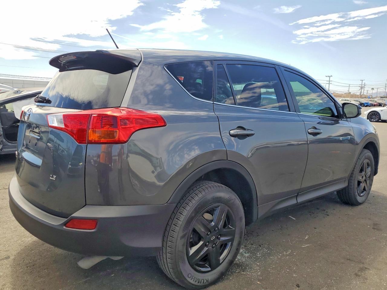 2015 Toyota Rav4 Le - Image 3