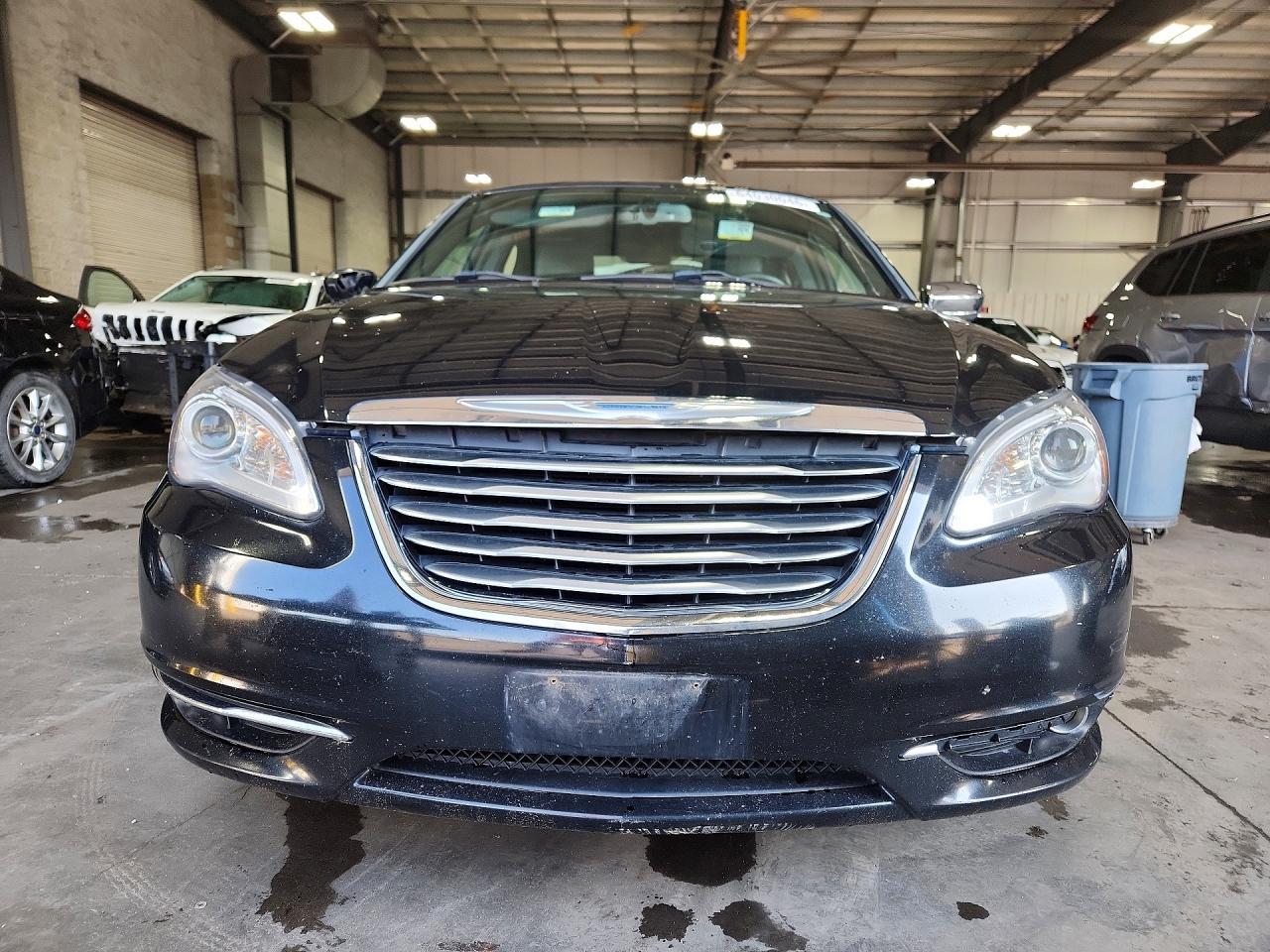 2014 Chrysler 200 Limited - Image 5
