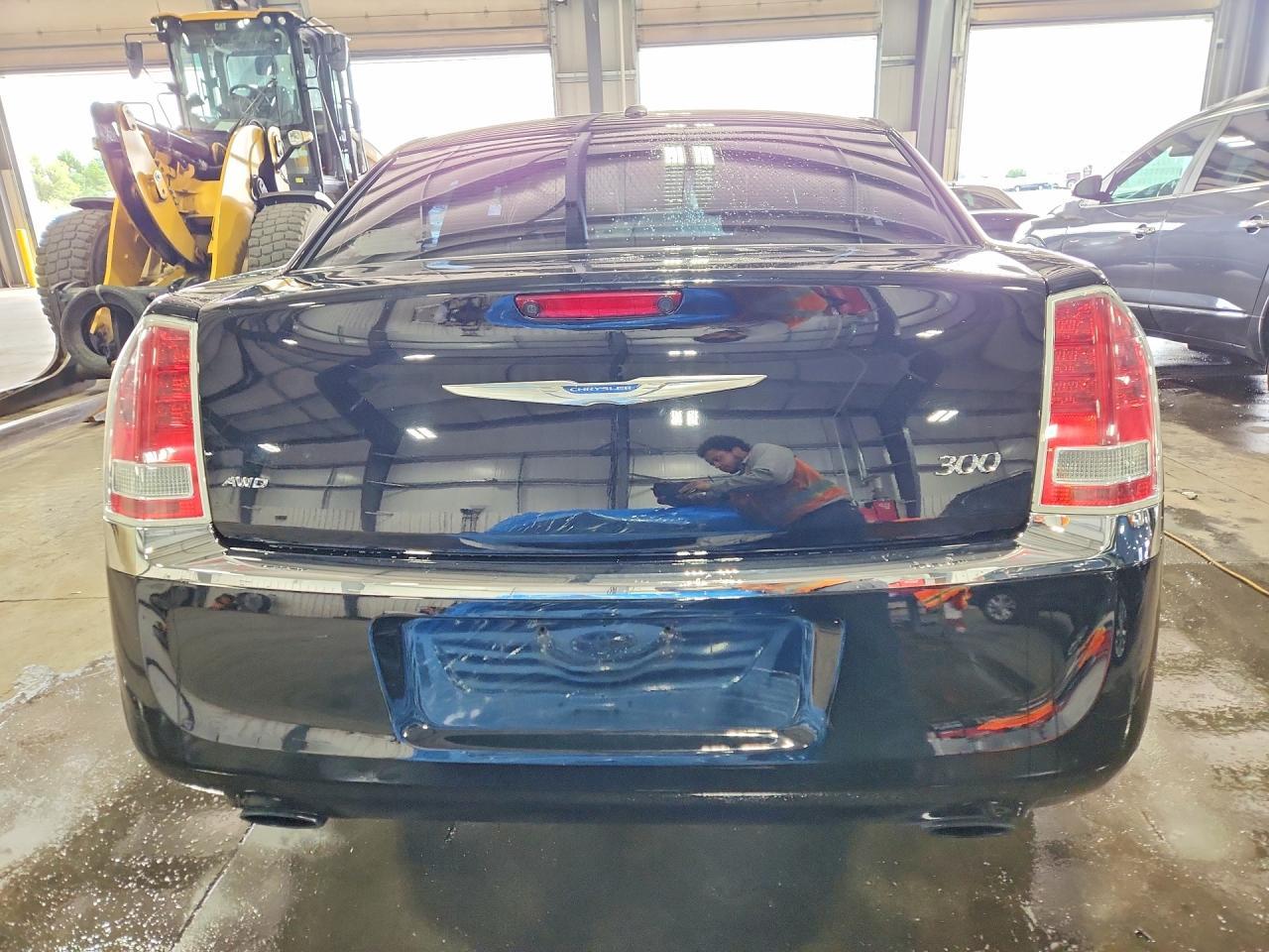 2013 Chrysler 300 - Image 6