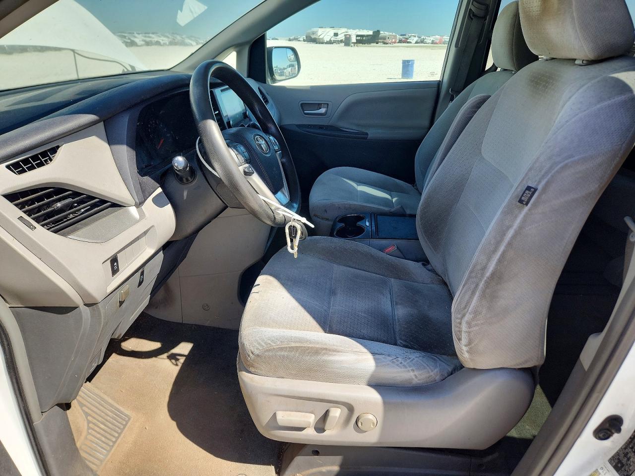 2015 Toyota Sienna Le - Image 7