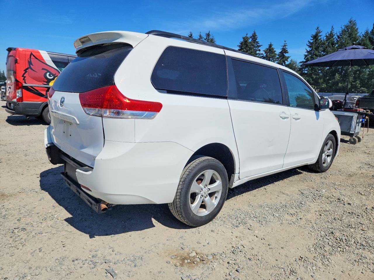 2011 Toyota Sienna Le - Фото 3
