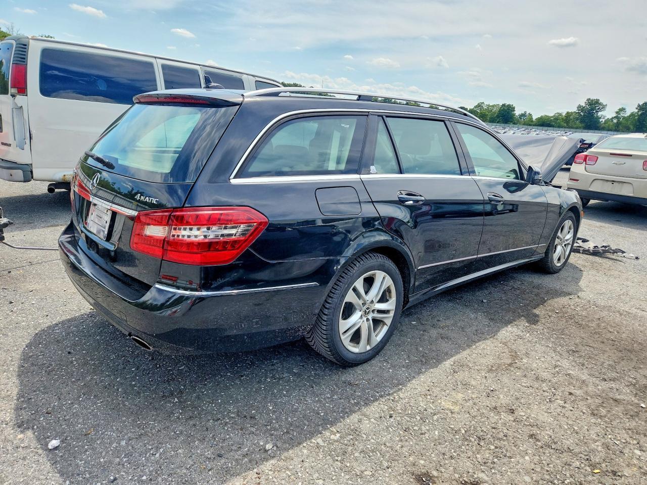 2011 Mercedes-Benz E 350 4Matic Wagon - Image 3