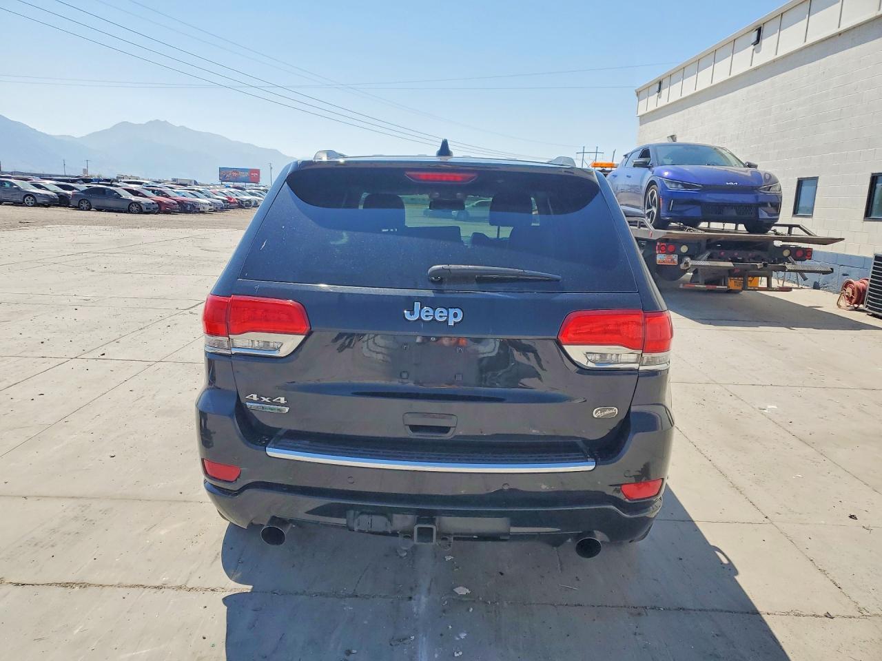 2015 Jeep Grand Cherokee Overland - Image 6