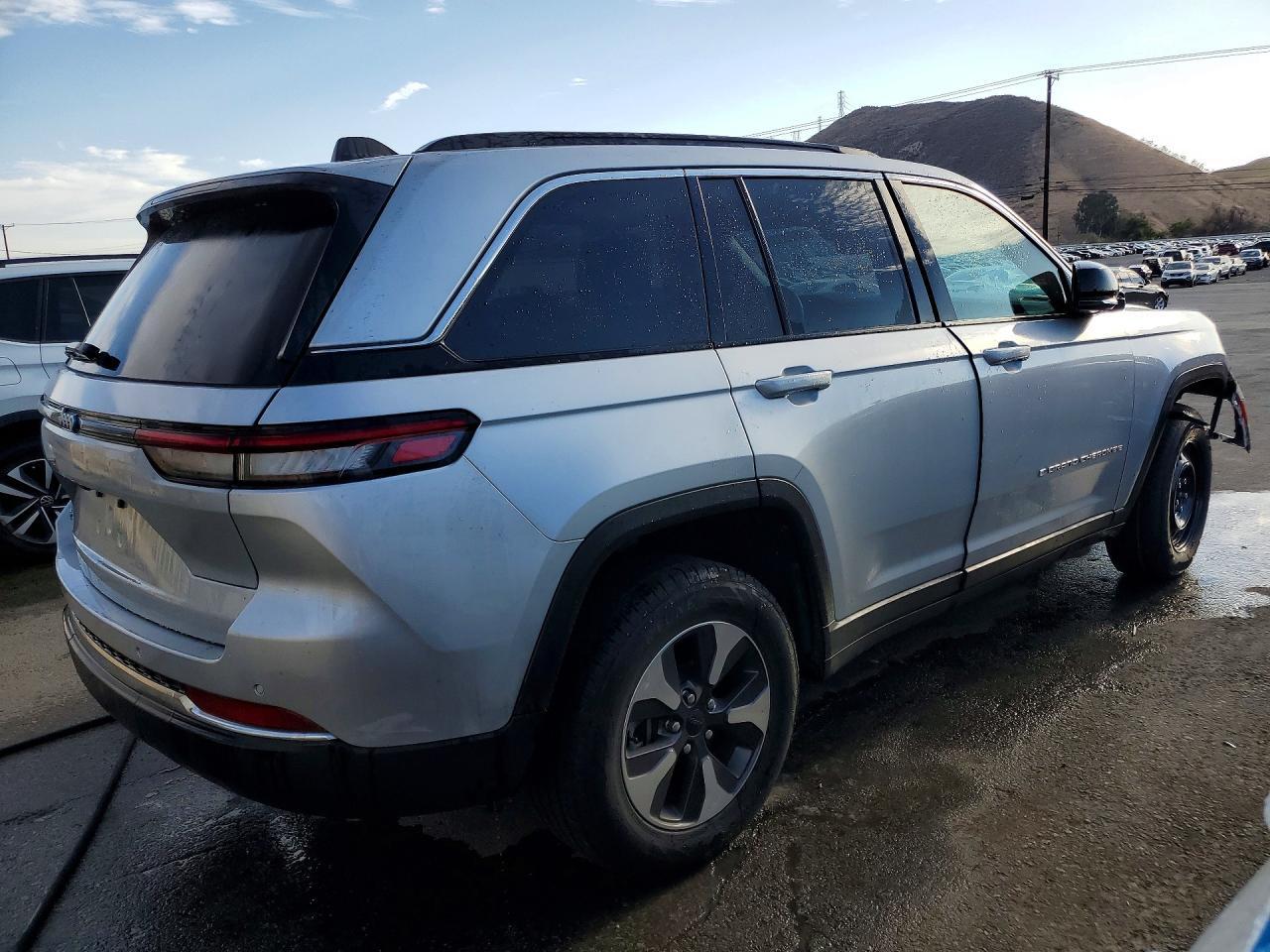 2024 Jeep Grand Cherokee Limited 4Xe - Image 3