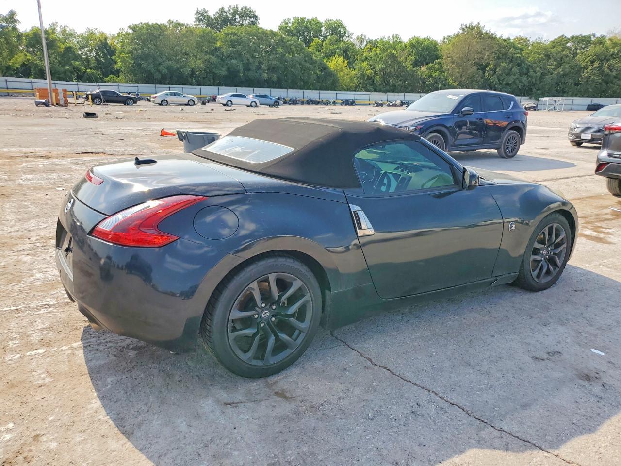 2019 Nissan 370Z Roadster - Image 3