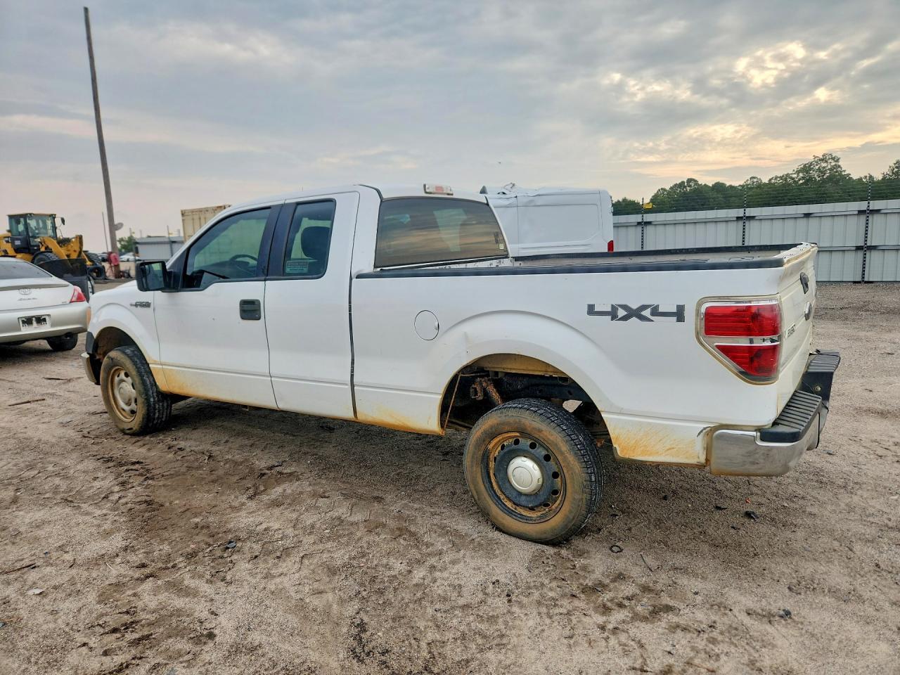 2013 Ford F150 Super Cab - Image 2
