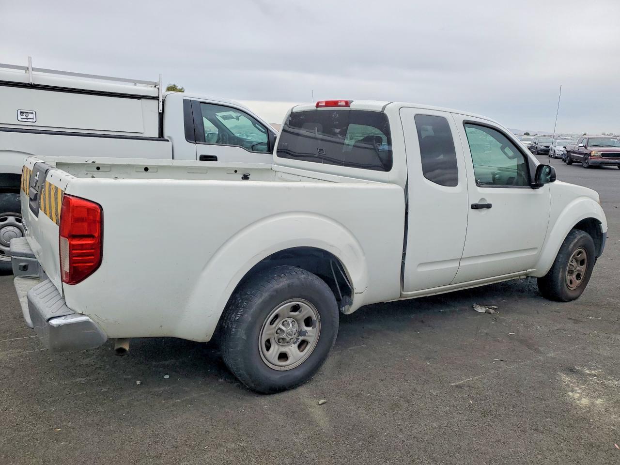 2013 Nissan Frontier S - Image 3