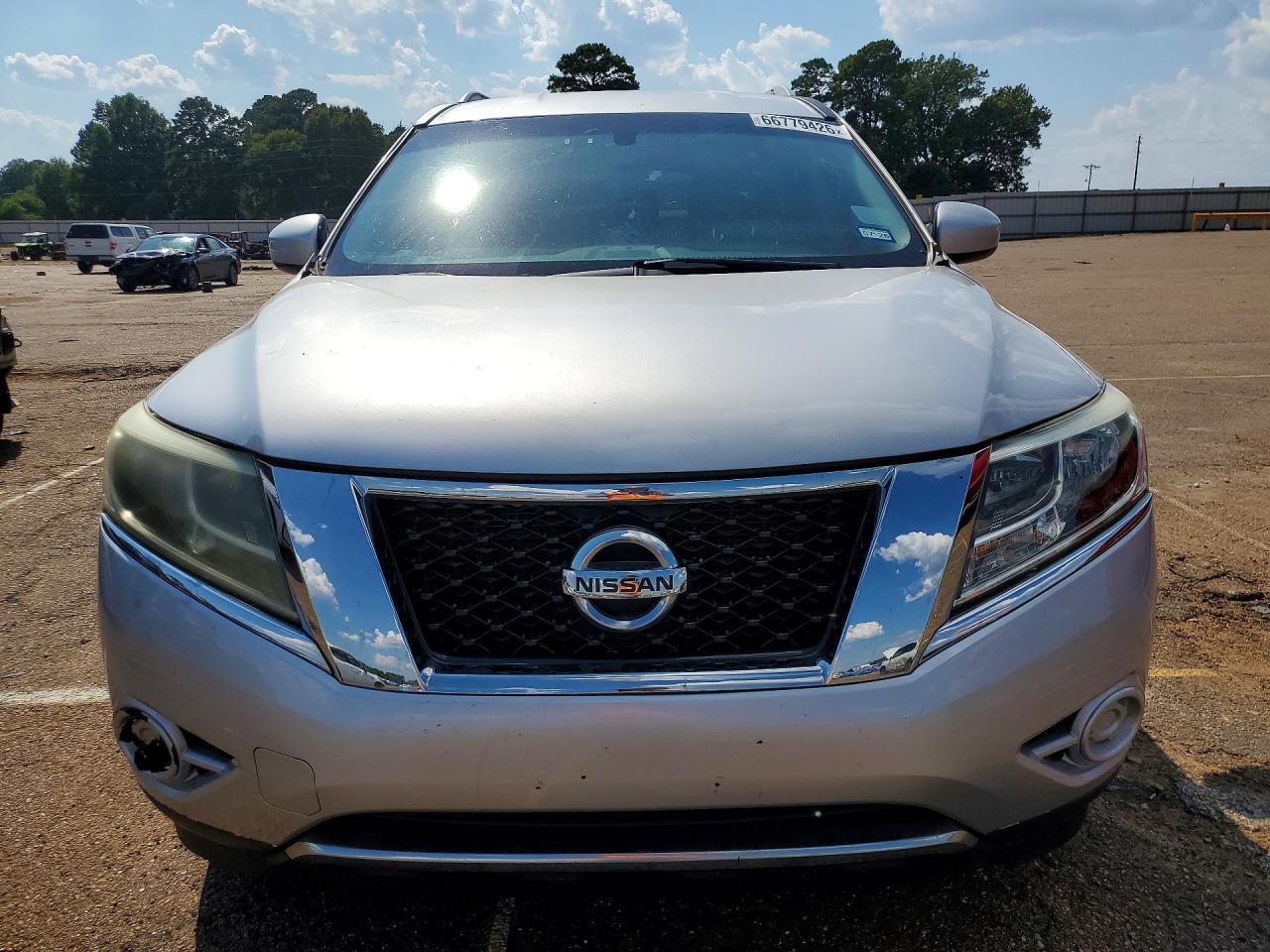 2013 Nissan Pathfinder S - Image 5