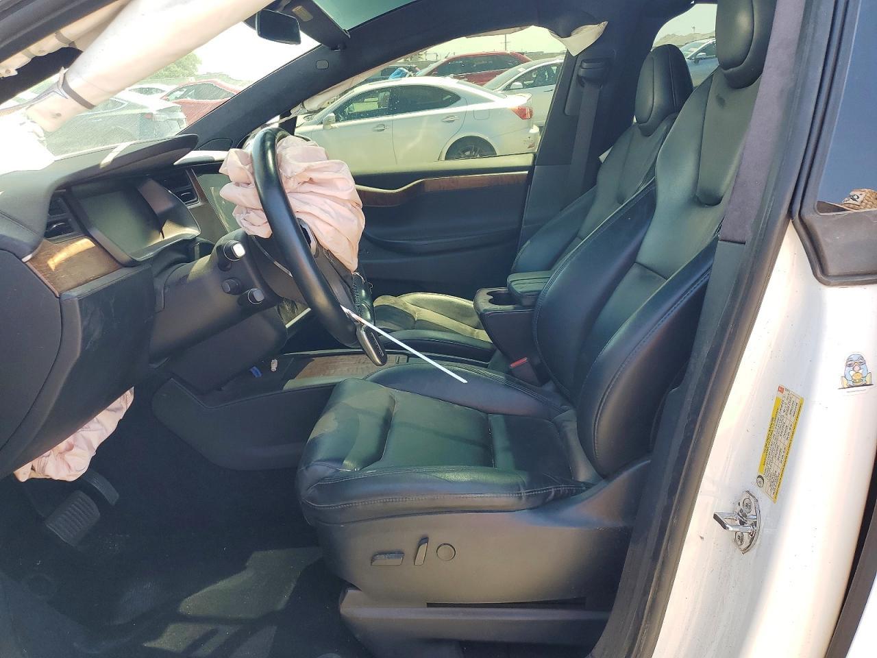 2020 Tesla Model X - Фото 7