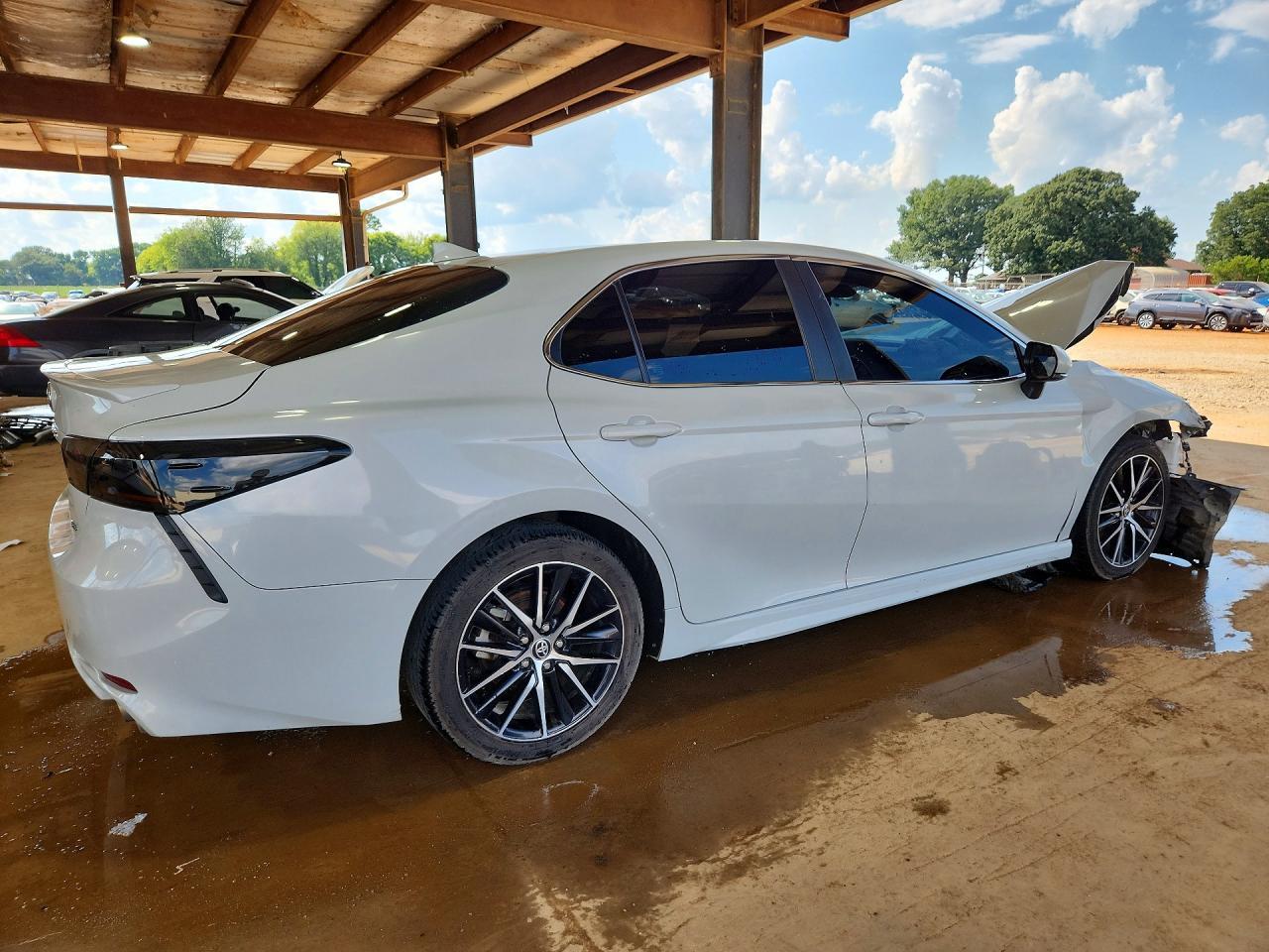 2023 Toyota Camry Se - Фото 3