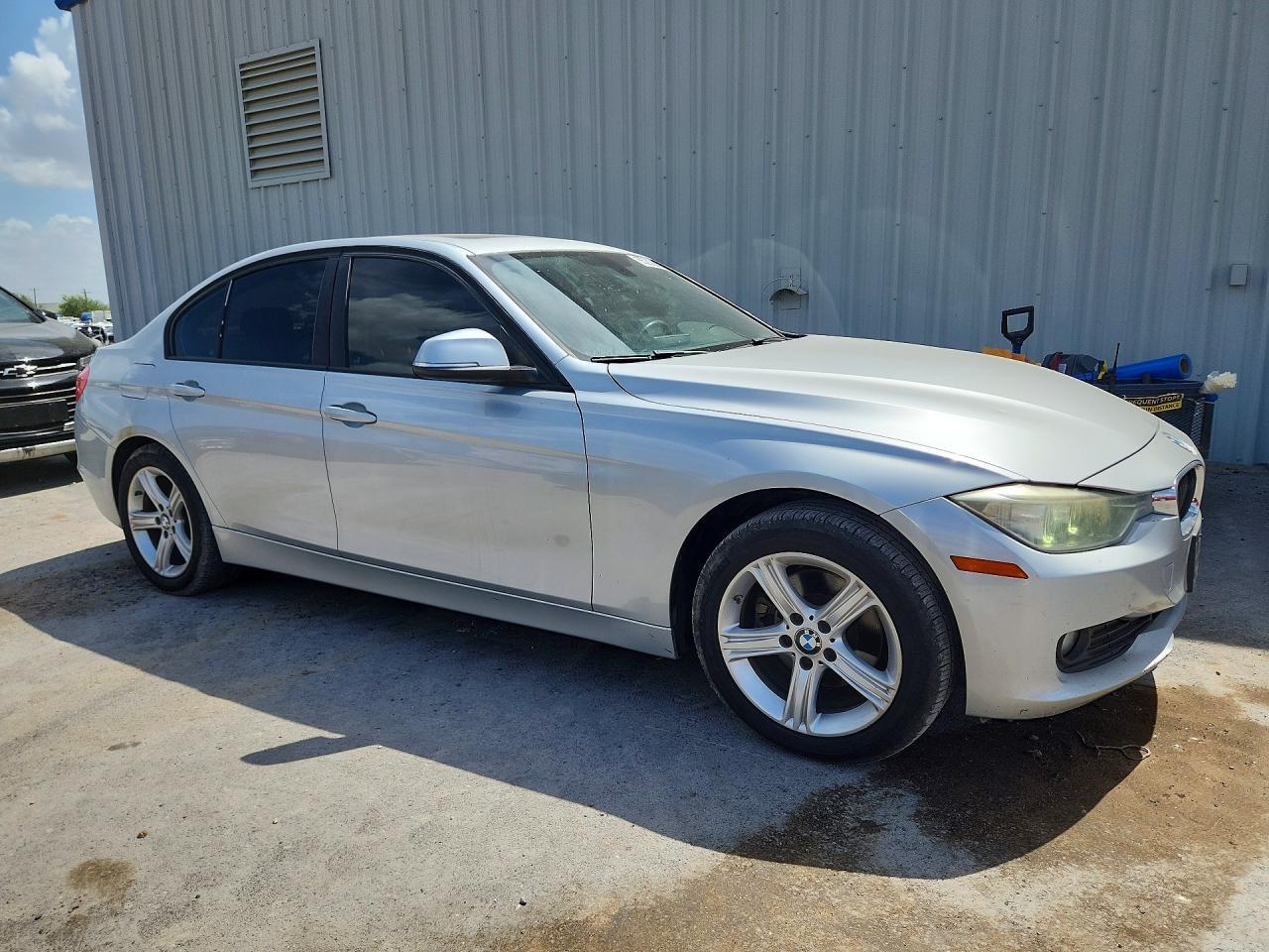 2014 BMW 320 I - Image 4