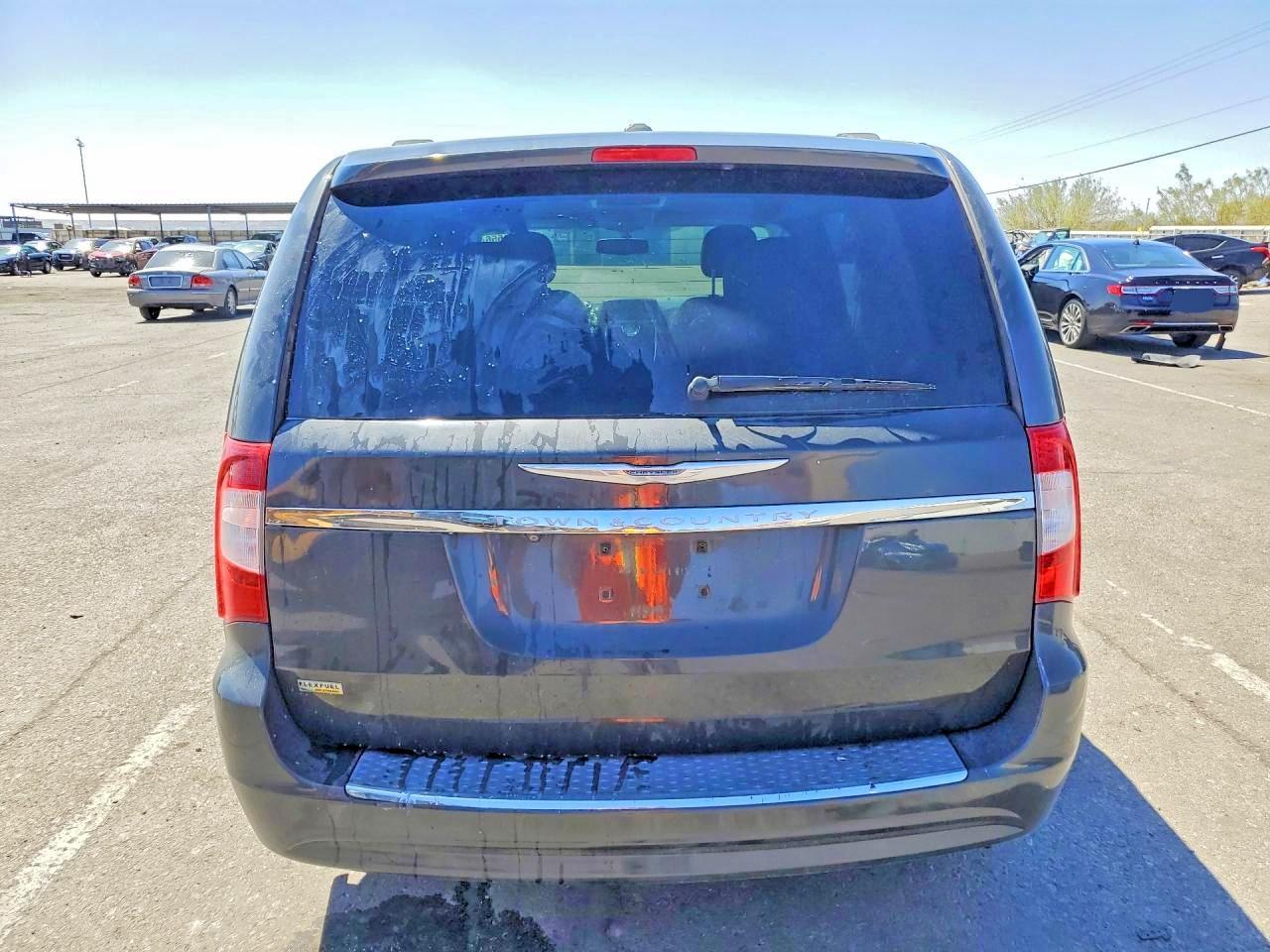 2012 Chrysler Town & Country Touring - Image 6